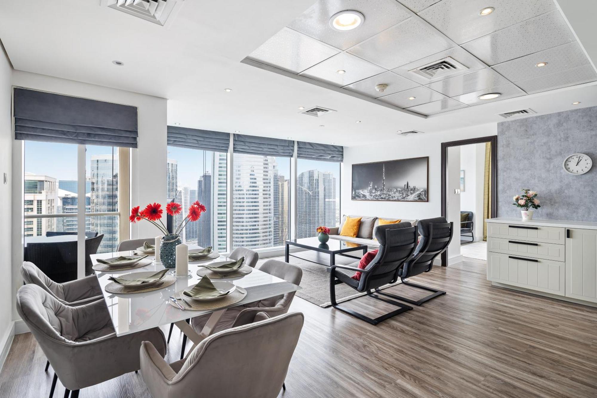 Modern & Spacious 2-Bed Condo With Panoramic Lake Views, Dual Balconies, Steps From Dubai Jlt Metro By "La Buena Vida Holiday Homes" ภายนอก รูปภาพ