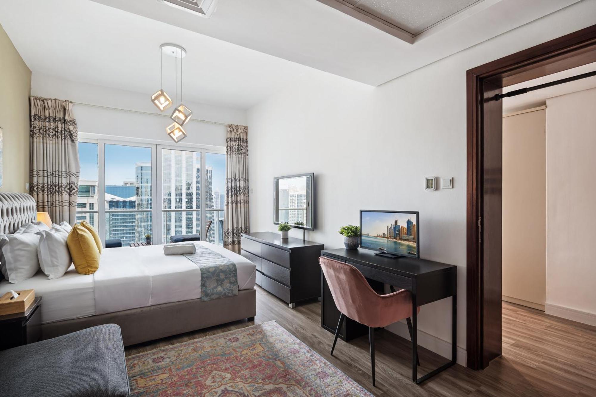 Modern & Spacious 2-Bed Condo With Panoramic Lake Views, Dual Balconies, Steps From Dubai Jlt Metro By "La Buena Vida Holiday Homes" ภายนอก รูปภาพ