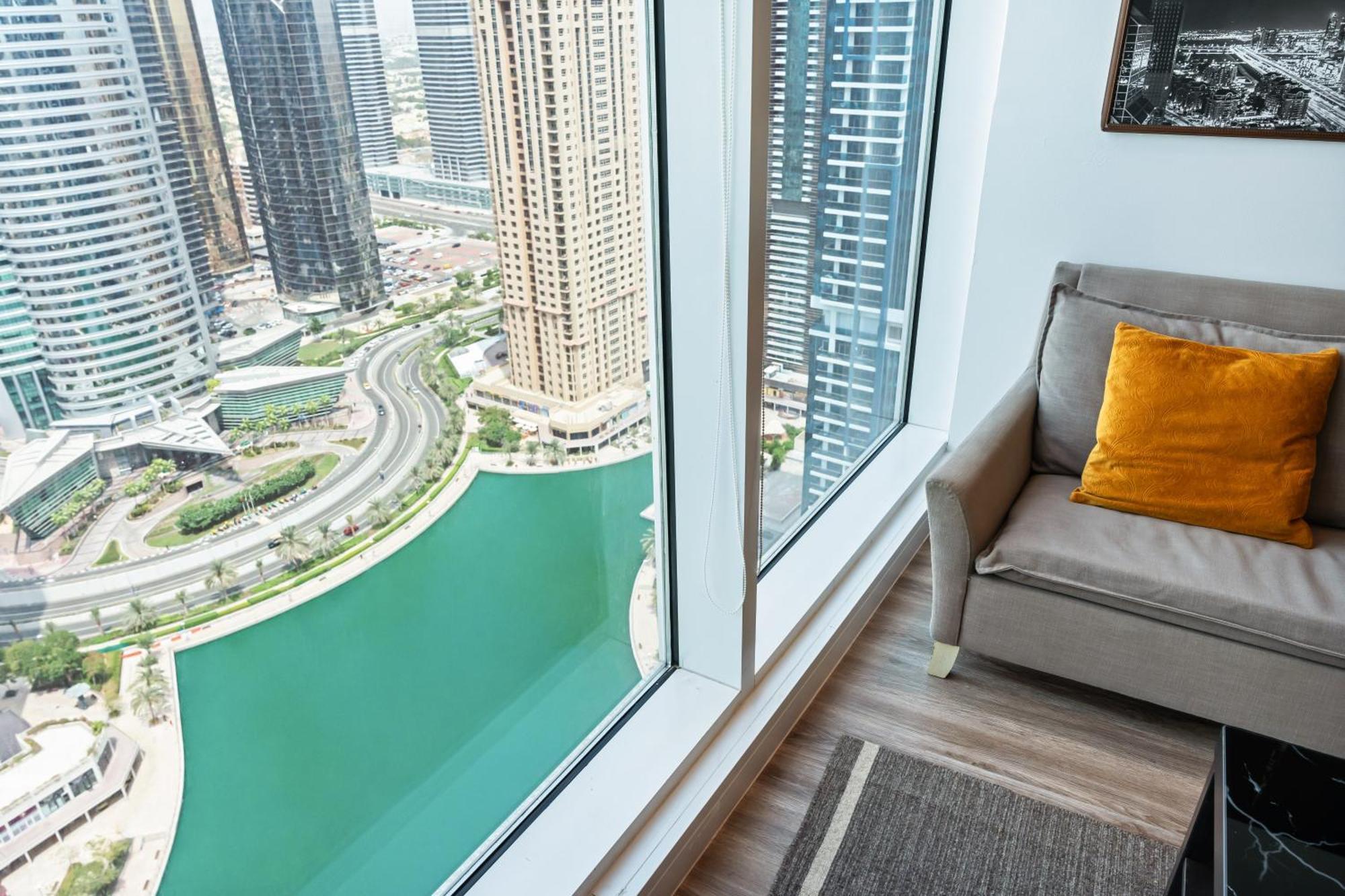 Modern & Spacious 2-Bed Condo With Panoramic Lake Views, Dual Balconies, Steps From Dubai Jlt Metro By "La Buena Vida Holiday Homes" ภายนอก รูปภาพ
