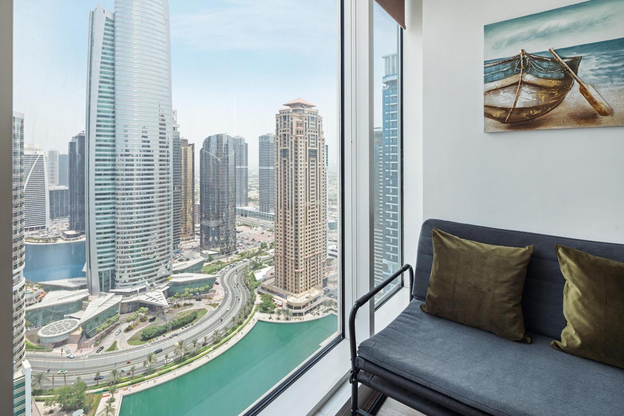 Modern & Spacious 2-Bed Condo With Panoramic Lake Views, Dual Balconies, Steps From Dubai Jlt Metro By "La Buena Vida Holiday Homes" ภายนอก รูปภาพ