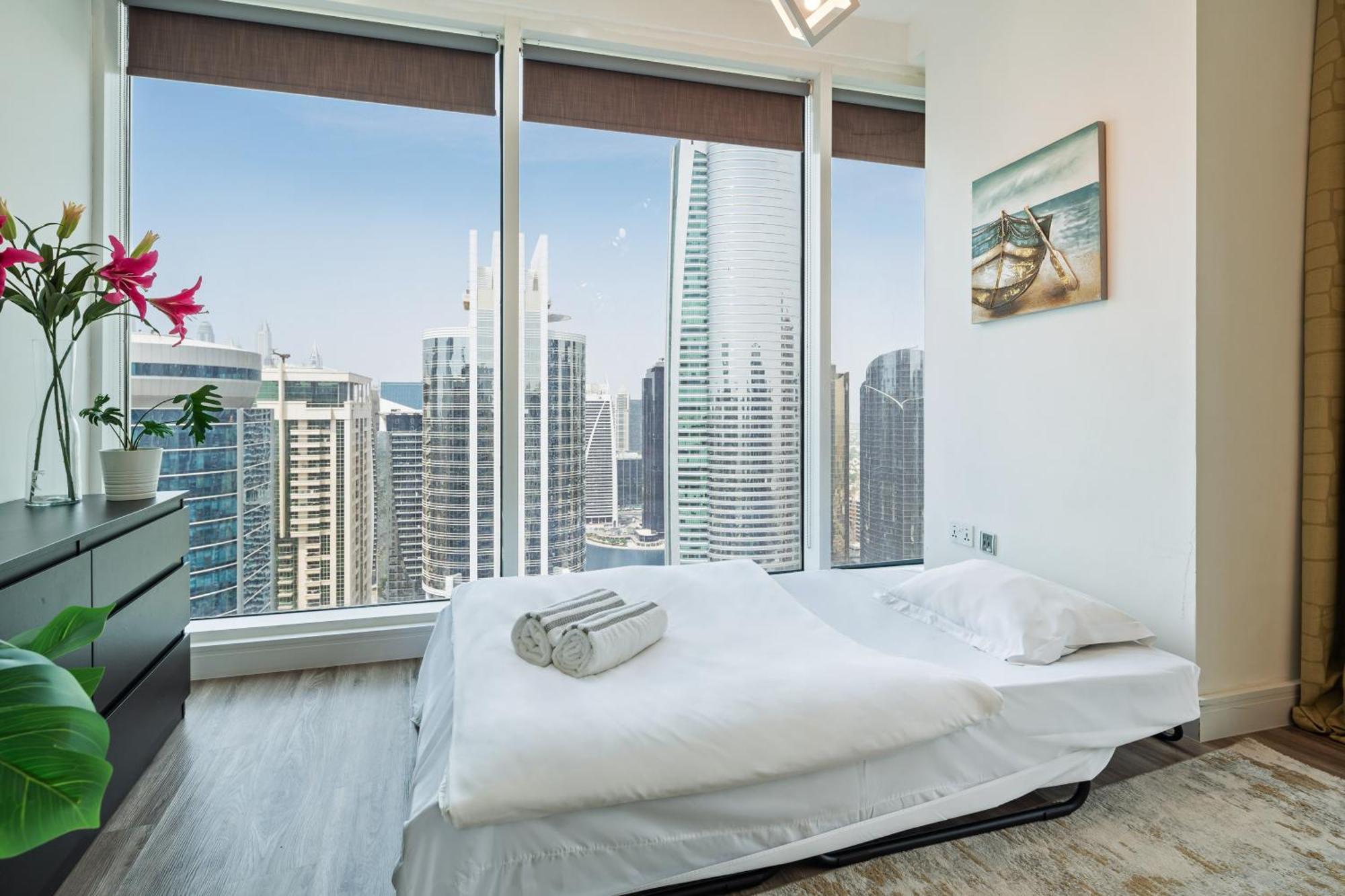 Modern & Spacious 2-Bed Condo With Panoramic Lake Views, Dual Balconies, Steps From Dubai Jlt Metro By "La Buena Vida Holiday Homes" ภายนอก รูปภาพ