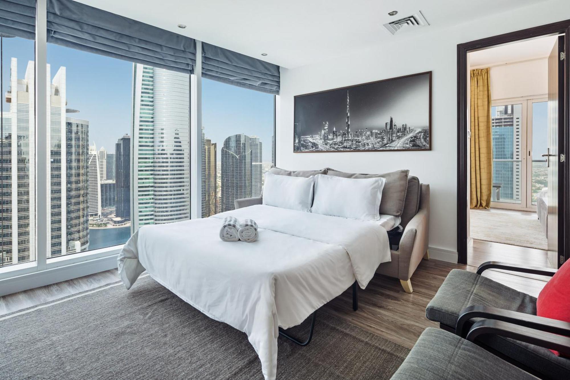 Modern & Spacious 2-Bed Condo With Panoramic Lake Views, Dual Balconies, Steps From Dubai Jlt Metro By "La Buena Vida Holiday Homes" ภายนอก รูปภาพ