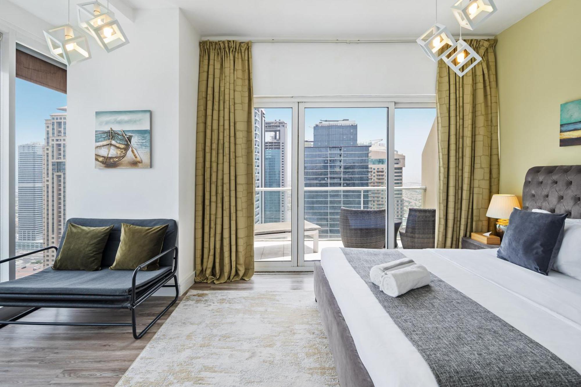 Modern & Spacious 2-Bed Condo With Panoramic Lake Views, Dual Balconies, Steps From Dubai Jlt Metro By "La Buena Vida Holiday Homes" ภายนอก รูปภาพ