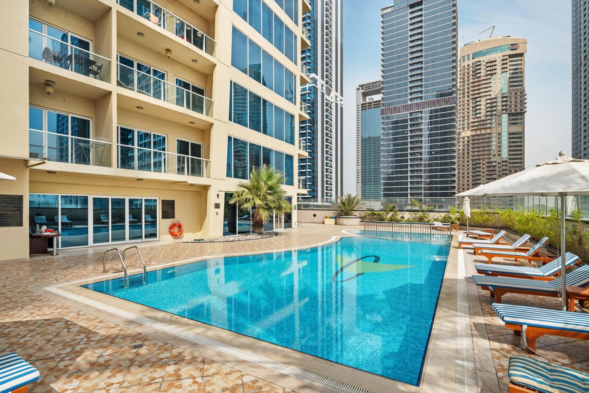 Modern & Spacious 2-Bed Condo With Panoramic Lake Views, Dual Balconies, Steps From Dubai Jlt Metro By "La Buena Vida Holiday Homes" ภายนอก รูปภาพ
