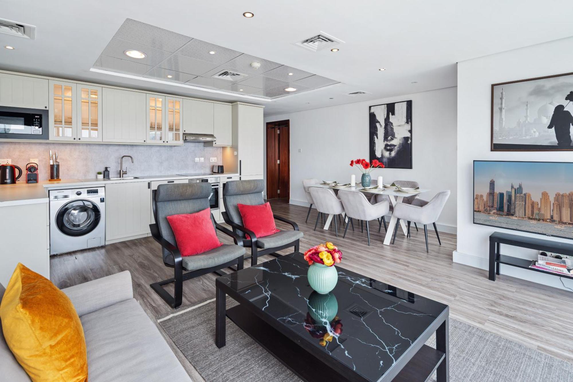 Modern & Spacious 2-Bed Condo With Panoramic Lake Views, Dual Balconies, Steps From Dubai Jlt Metro By "La Buena Vida Holiday Homes" ภายนอก รูปภาพ