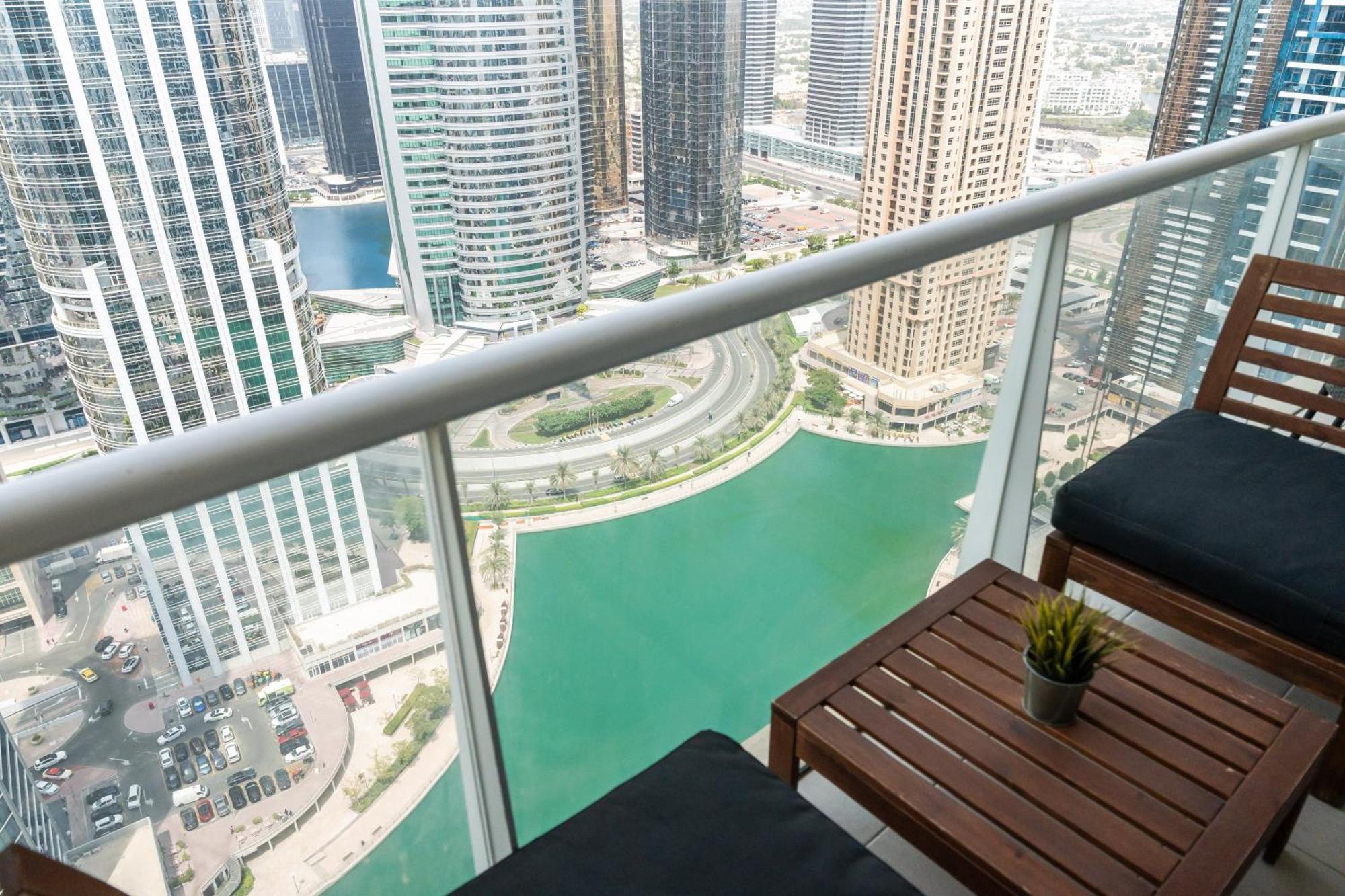 Modern & Spacious 2-Bed Condo With Panoramic Lake Views, Dual Balconies, Steps From Dubai Jlt Metro By "La Buena Vida Holiday Homes" ภายนอก รูปภาพ