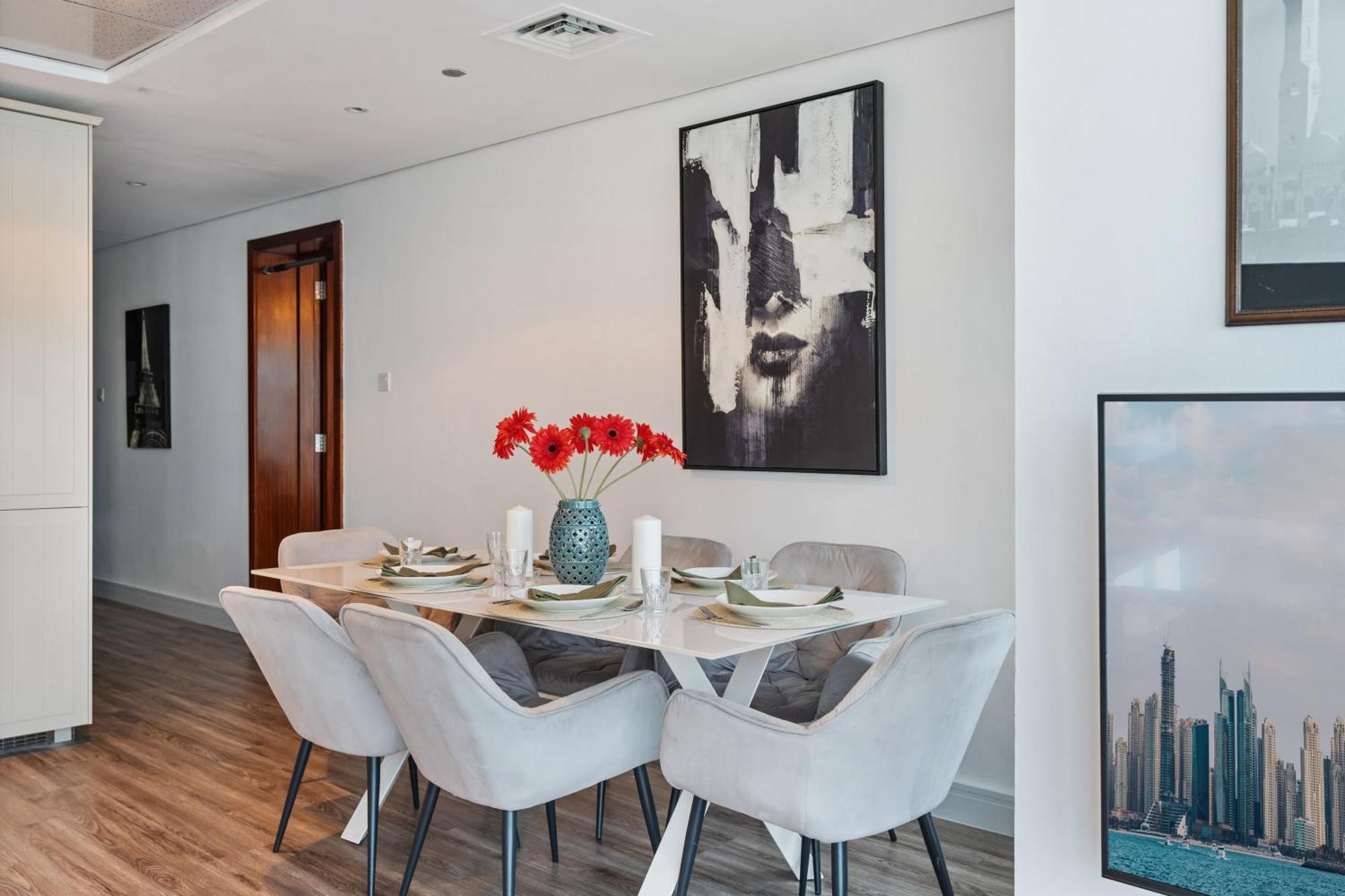 Modern & Spacious 2-Bed Condo With Panoramic Lake Views, Dual Balconies, Steps From Dubai Jlt Metro By "La Buena Vida Holiday Homes" ภายนอก รูปภาพ
