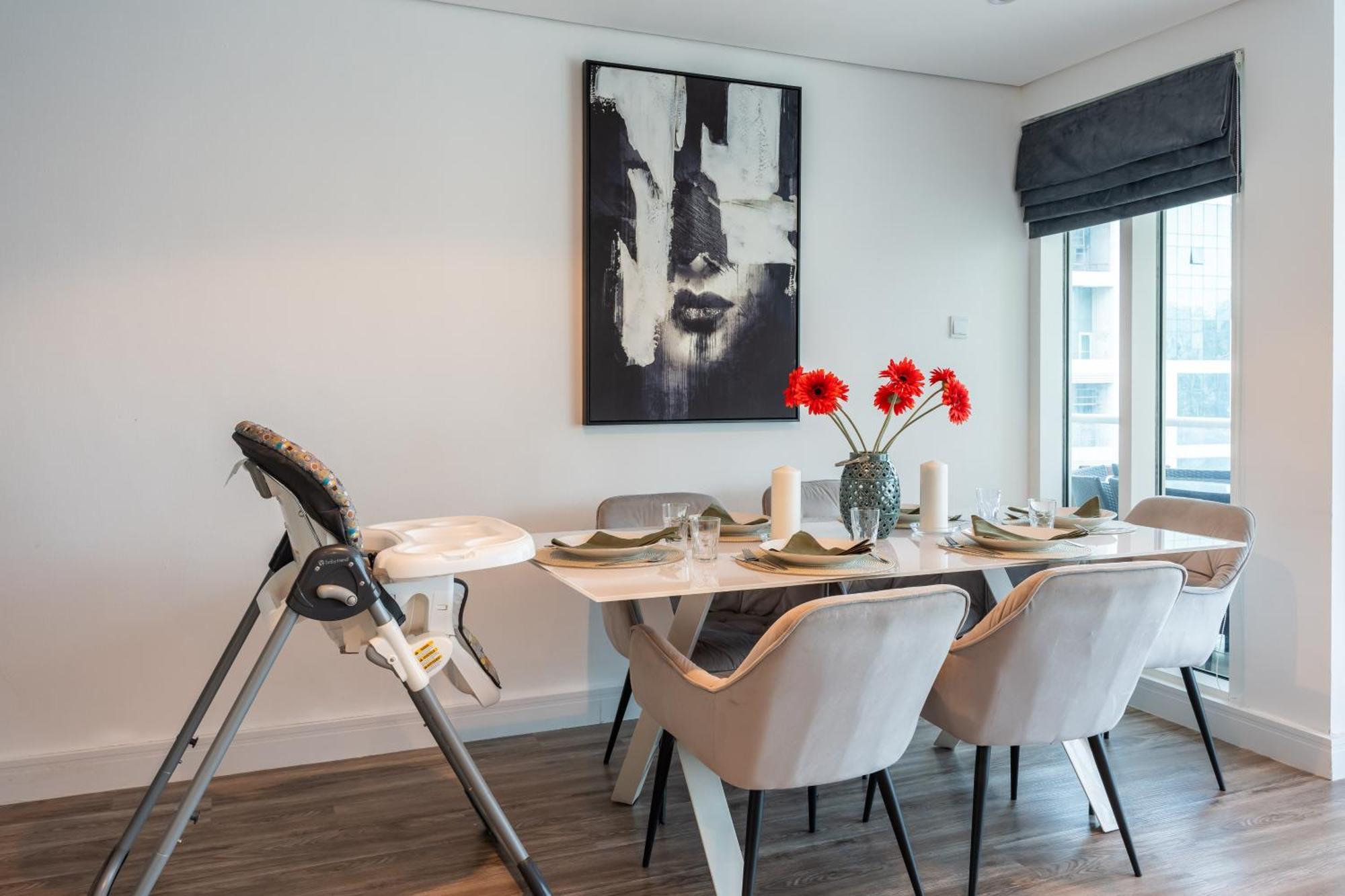 Modern & Spacious 2-Bed Condo With Panoramic Lake Views, Dual Balconies, Steps From Dubai Jlt Metro By "La Buena Vida Holiday Homes" ภายนอก รูปภาพ