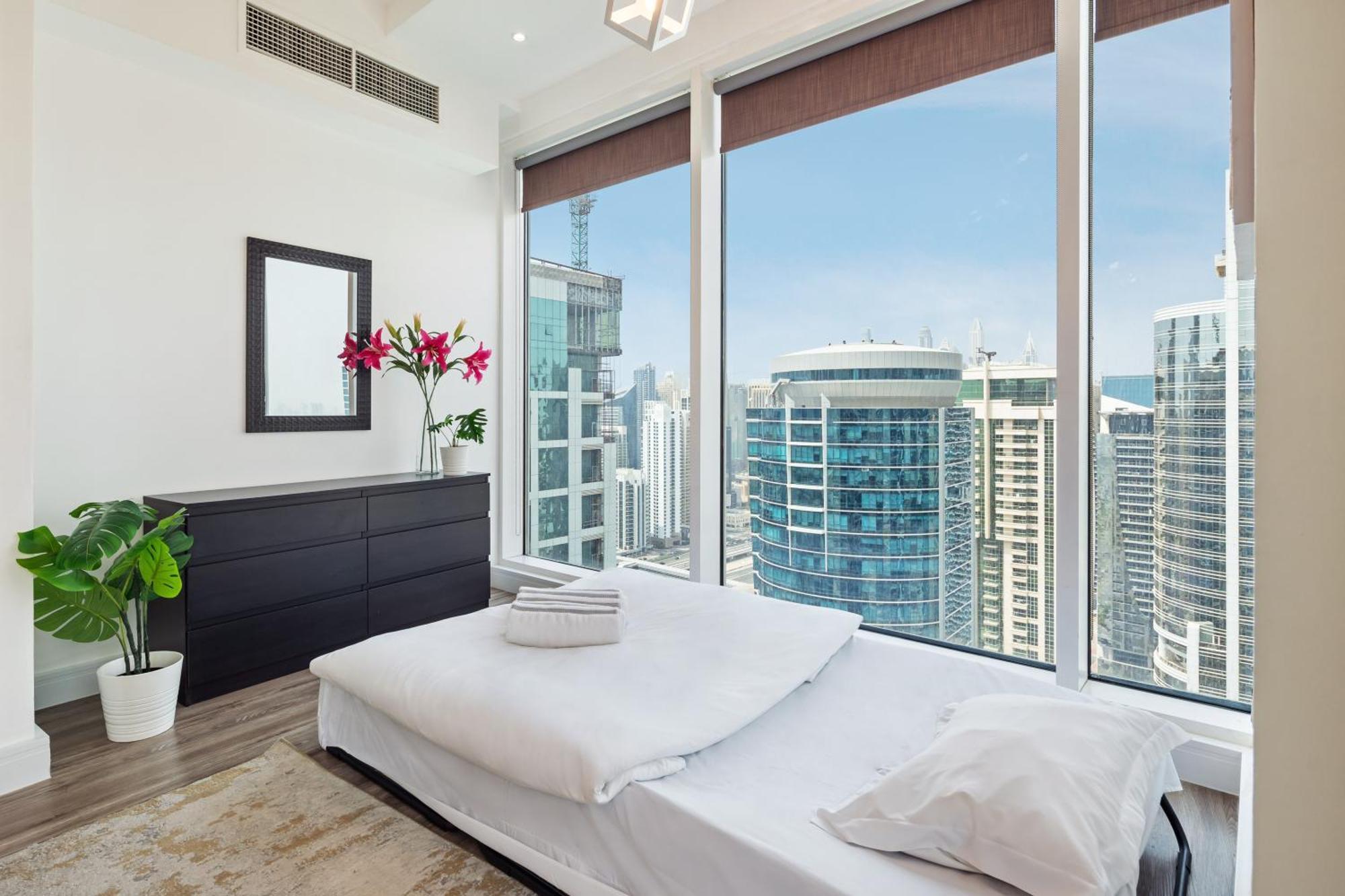 Modern & Spacious 2-Bed Condo With Panoramic Lake Views, Dual Balconies, Steps From Dubai Jlt Metro By "La Buena Vida Holiday Homes" ภายนอก รูปภาพ