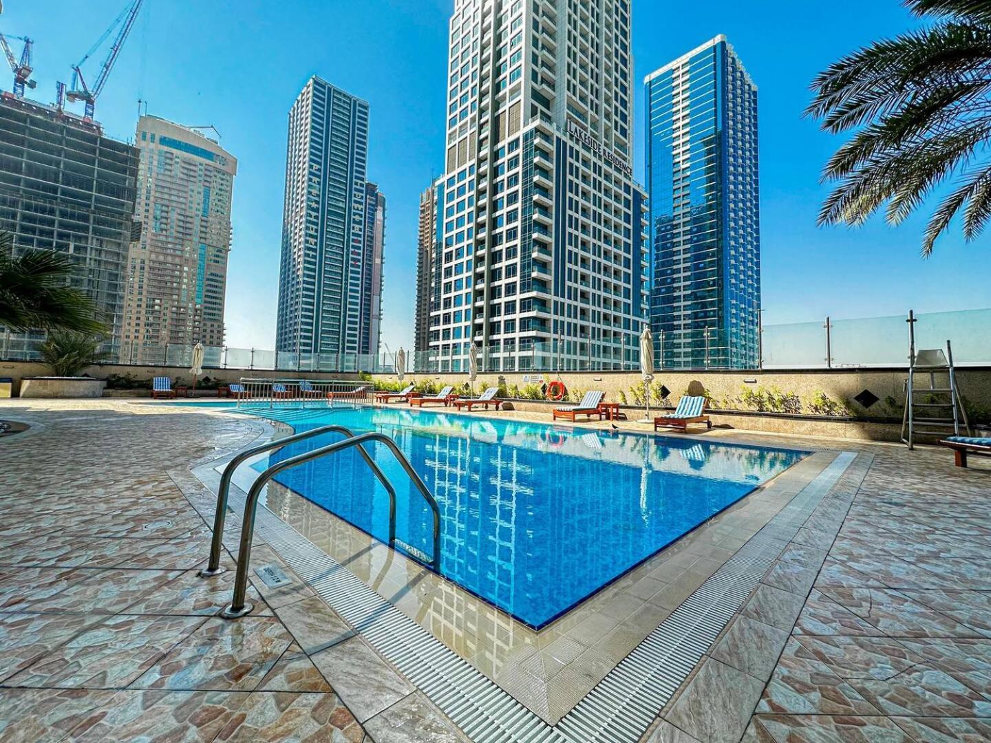 Modern & Spacious 2-Bed Condo With Panoramic Lake Views, Dual Balconies, Steps From Dubai Jlt Metro By "La Buena Vida Holiday Homes" ภายนอก รูปภาพ